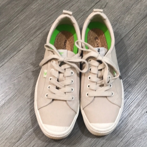 Cariuma Pantone OCA LOW Light Khaki size 8.5 - Picture 1 of 10